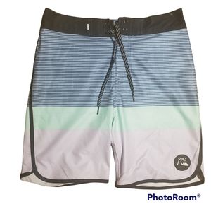 Quiksilver Boardshorts Size 28/14